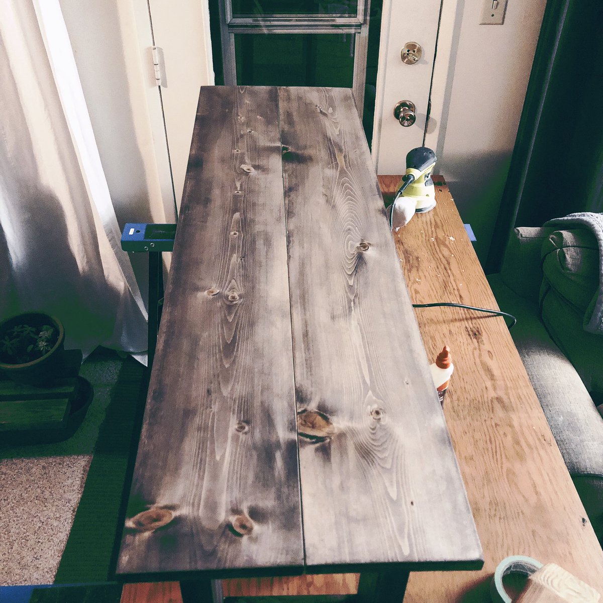 mlphotography77's tweet photo. Made a little entryway bench for the front door. Assembled and sanded/stained last night and a coat of polyurethane this morning.
#Yeg #dayoff #yegwoodworking #diybench https://t.co/lJ4NdNC8xq