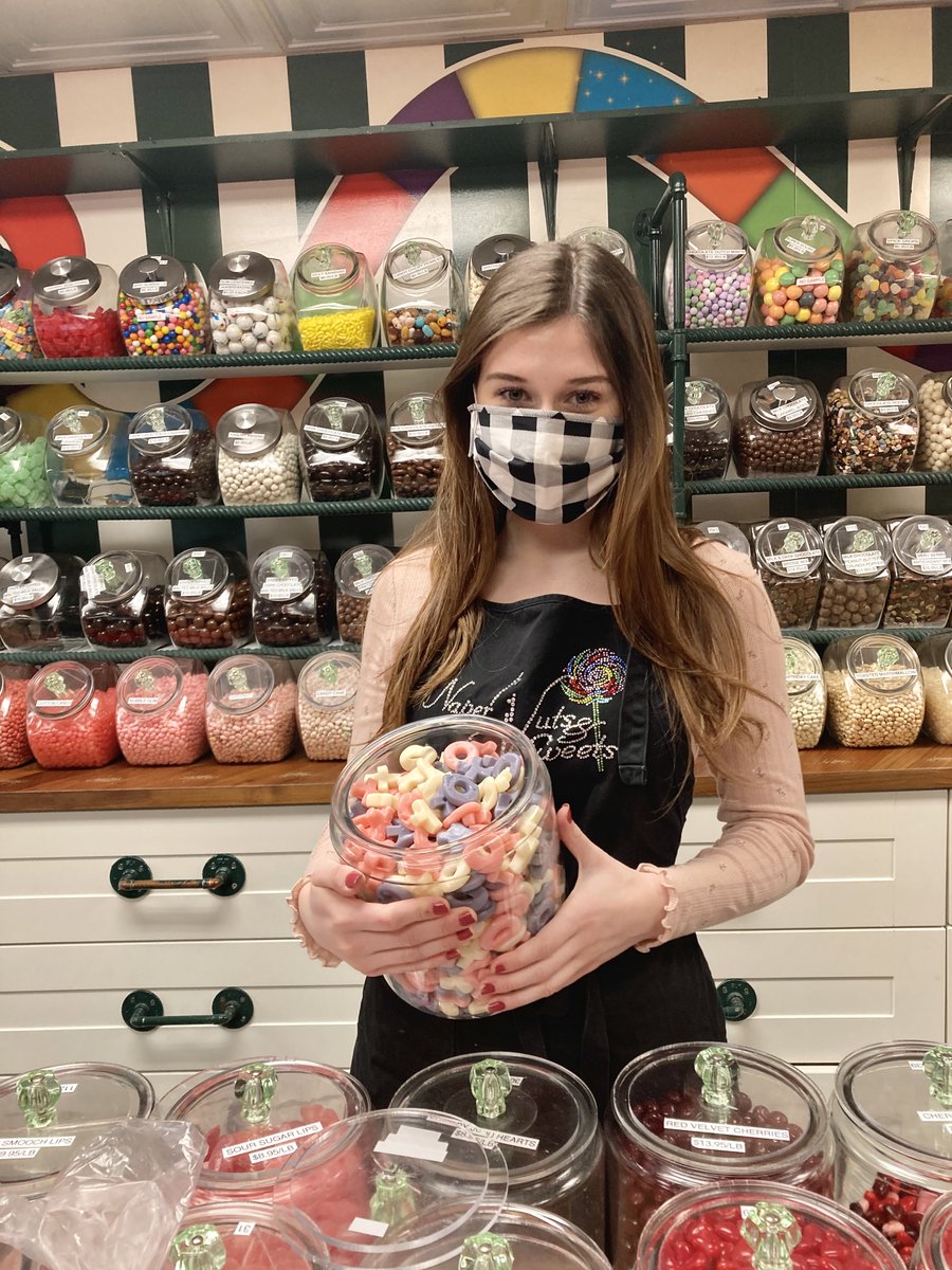 NaperNutsSweets's tweet photo. For this week's Employee Feature Friday... Meet Molly!
Molly is one of our sweet &amp; friendly faces you'll meet when you walk in the store.
Her favorite is our Gummi Hugs &amp; Kisses which just happen to be 50% off right now! Stop in today to get them while they're here. 💗 https://t.co/5yABvzQUVU