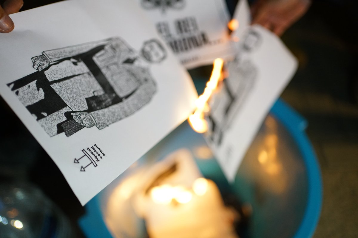 apropebre's tweet photo. ⚫ Fotogaleria | Tortosa es manifesta contra la detenció de Pablo Hasél. Un grup de persones ha acabat tallant l'Avinguda Generalitat ▶️https://t.co/CAsTe3IbAj

📸 @marsebastiaa https://t.co/Zk5BkBn5gV