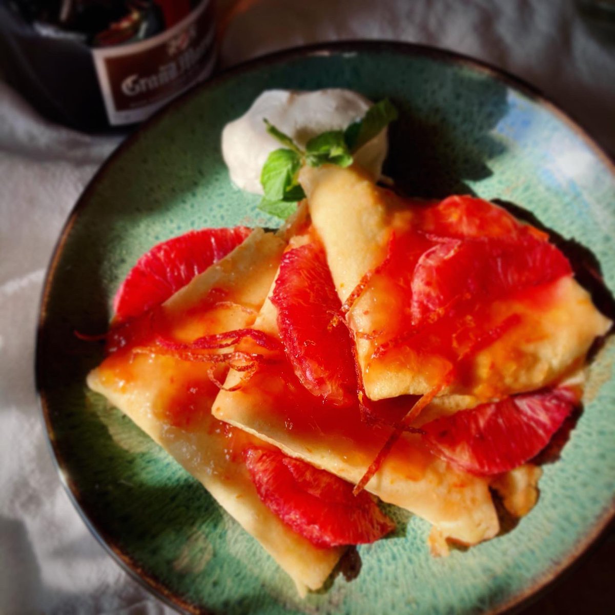 kate_domm's tweet photo. @sortedfood Happy #PancakeDay! Using the #LikeAChef crêpe batter recipe ratio: Blood Orange Crêpes Suzette 🍊
Served with crème fraîche 💕 @Bebbrell @jamesalcurrie @JamieSpafford @mikehuttlestone @whatbarrysdone #sorted #sortedfood #glutenfree https://t.co/MGSfCOjhdu