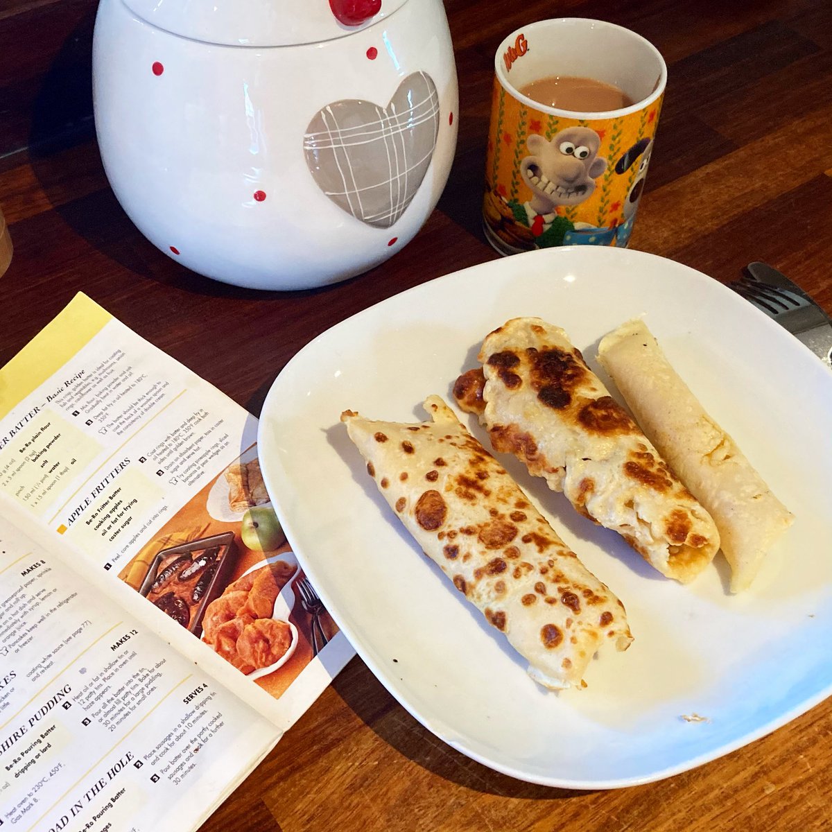 Cracking pancakes, Gromit! From me and my favourite mug I hope you’re all having a lovely #PancakeDay2021! 

#ShroveTuesday #PancakeDay #WallaceandGromit