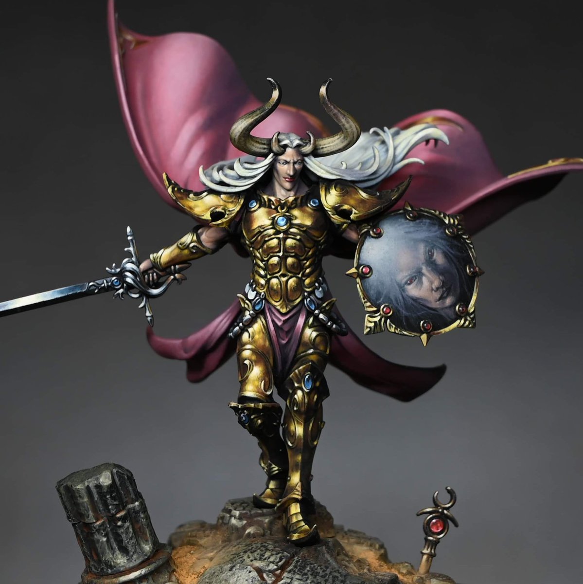 Daemonrich's tweet photo. Another photo of Sigvald, with a darker background. He's such a stunning model, I couldn't resist ordering an army to go with him 😂 #PaintingWarhammer #ageofsigmar #warmongers https://t.co/XFYaVF4fGl
