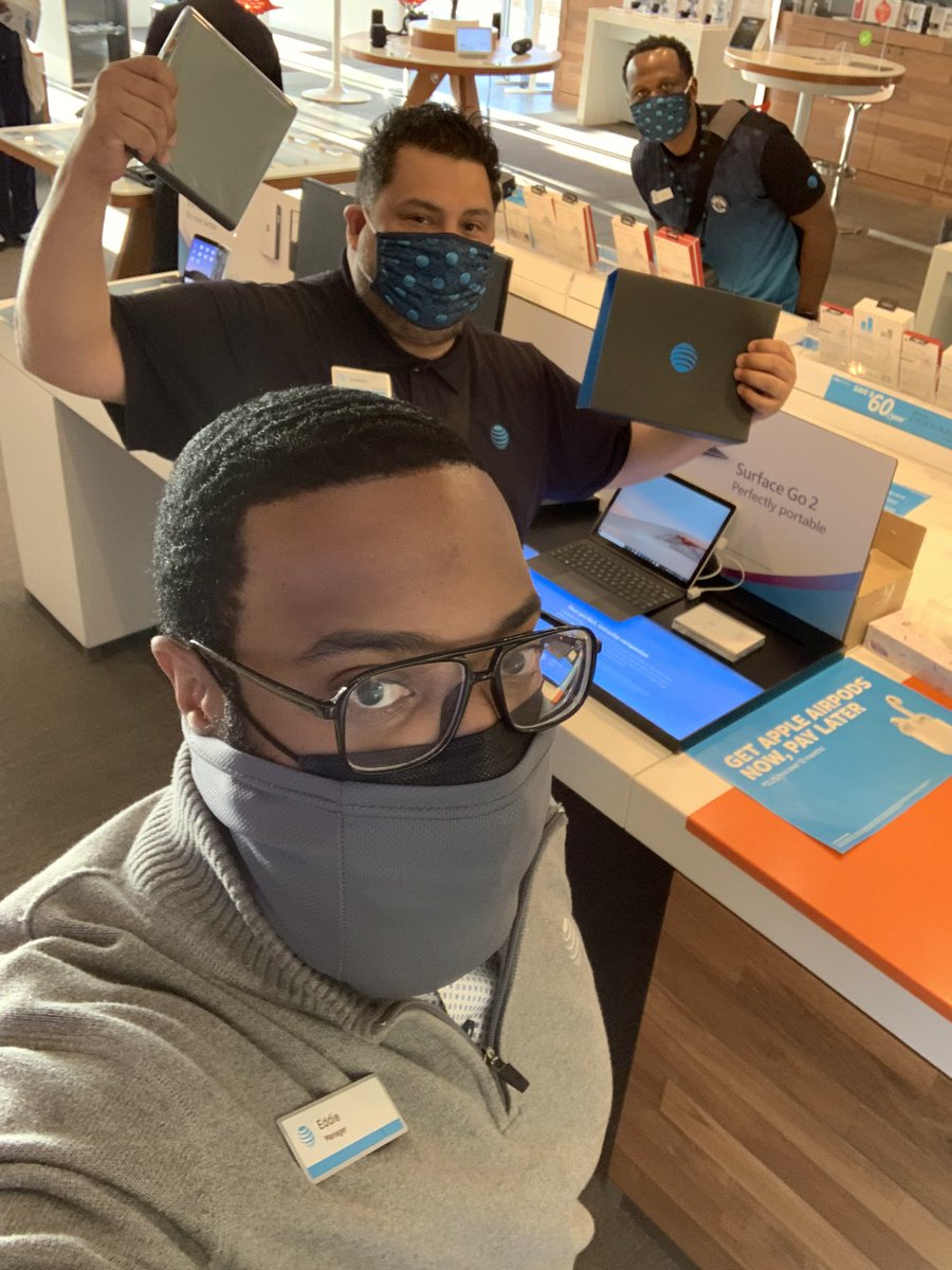 YORK WITH ANOTHER TV AND CRU TYPE OF DAY. Our 3rd day in a row with that type of vibe! <a href="/BrandieNicole28/">Brandie Hall</a> <a href="/WoloszynJames/">James</a> <a href="/KareemAhmed851/">@KareemAhmed85</a> #BANK CITY