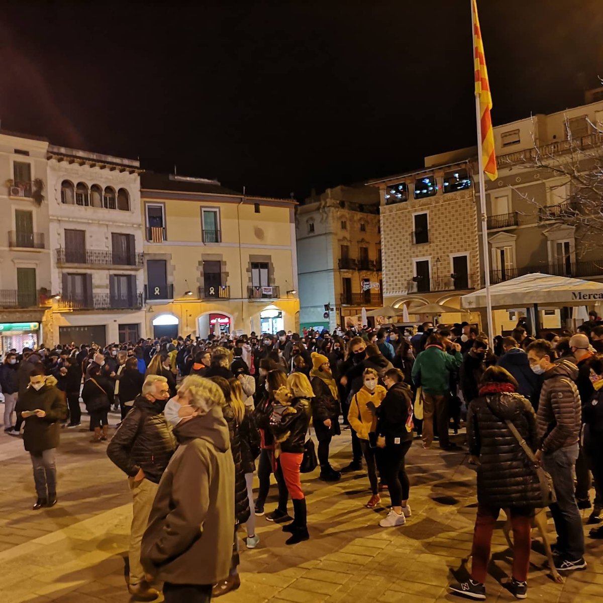 AnoiaEndavant's tweet photo. Avui Igualada ha demostrat que no s'arronsa davant la repressió. 

✊🏻LLIBERTAT PABLO HASÉL I MORT A L'ESTAT FEIXISTA🔥 https://t.co/1JhcnjwdFi
