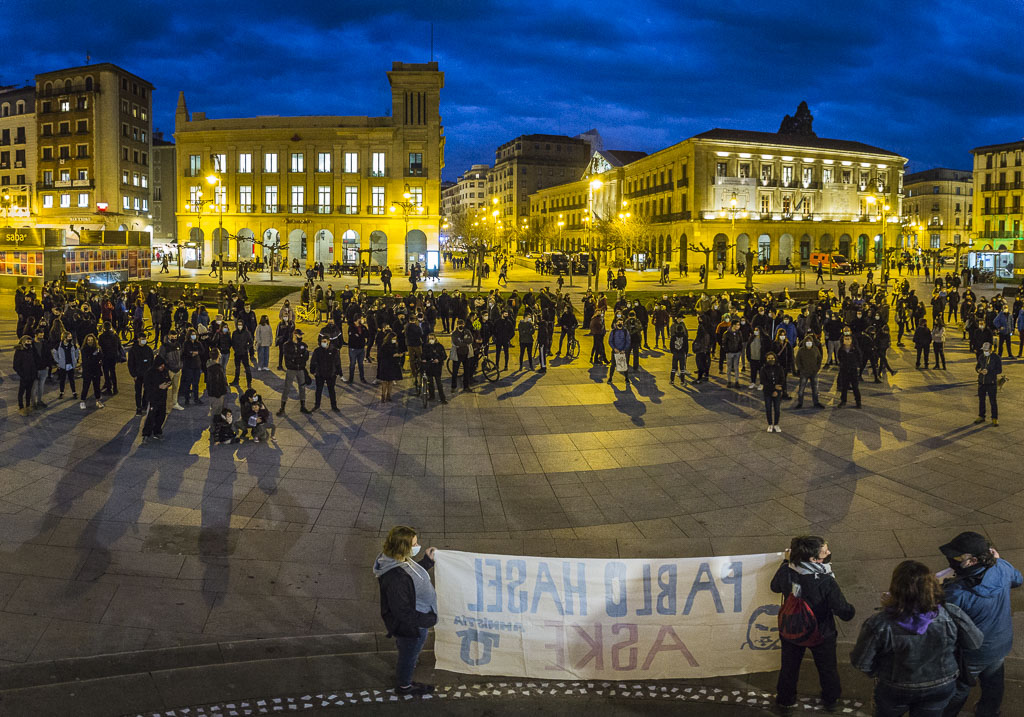 FonsiLoaiza's tweet photo. Barcelona, Lleida, Iruñea, Valencia y 50 ciudades más por la libertad de Pablo Hasel. No hay cárceles suficientes para encerrar a todos los que defienden la libertad de expresión. https://t.co/vJhasr2sk2