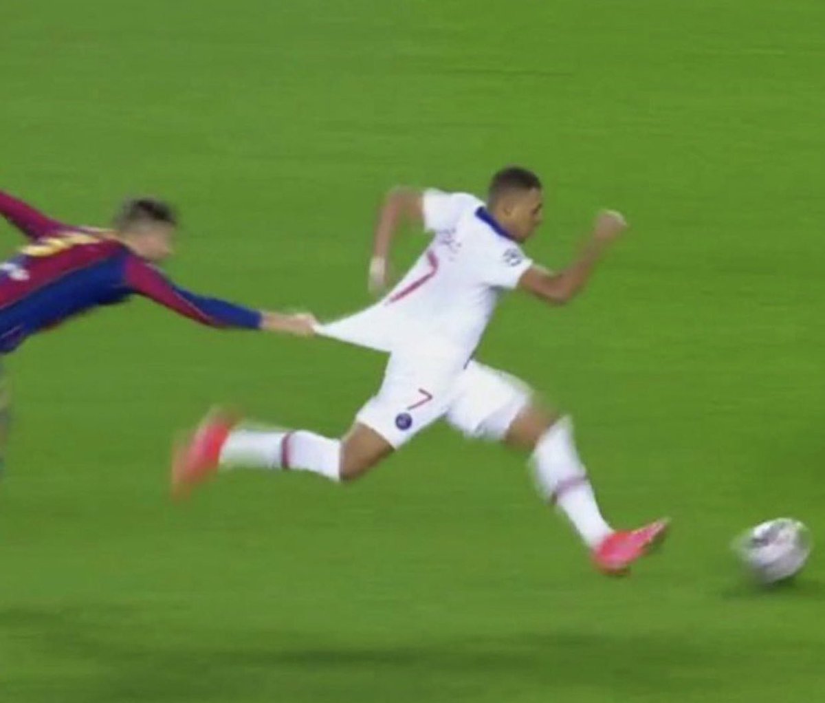 agenlgar's tweet photo. Faut faire quelque chose de cette photo là on peut pas laisser passer un tel potentiel 🚀 #FCBPSG https://t.co/m60WYcZCXK