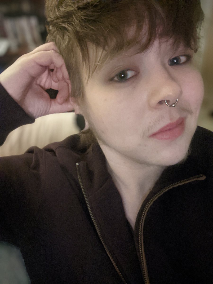 pupthatch's tweet photo. haven't done my makeup in a minute 
hello twitter, i feel pretty ✨🦋
(they/he) https://t.co/SwmeortUlX