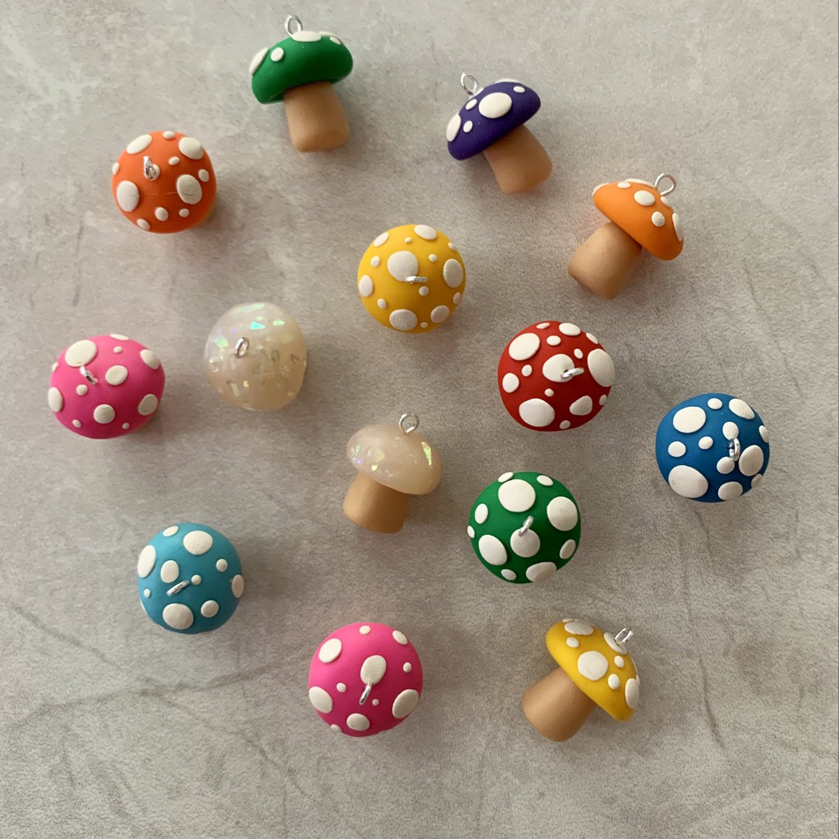 blendsbyb's tweet photo. 🍄We have all different colors of mushrooms in the Bean Cove Charm shop! Even opal! 🍄

Go get them now! 🍄

https://t.co/99hq0OMSRR https://t.co/qnYMKGpzBo