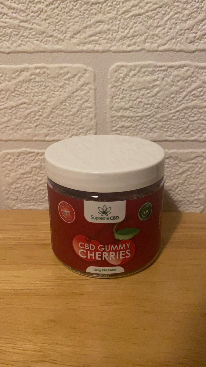 Peteypiper1414's tweet photo. ⭐️⭐️GUMMIES GIVE AWAY⭐️⭐️           I have a small tub of cherry new range supreme cbd gummies for someone.    All you need yo do is like and retweet if you feel the need to say why you want them by all means do but like &amp; retweet. Winner picked Thursday morning :) good luck ppl https://t.co/mGVJg81Ulu