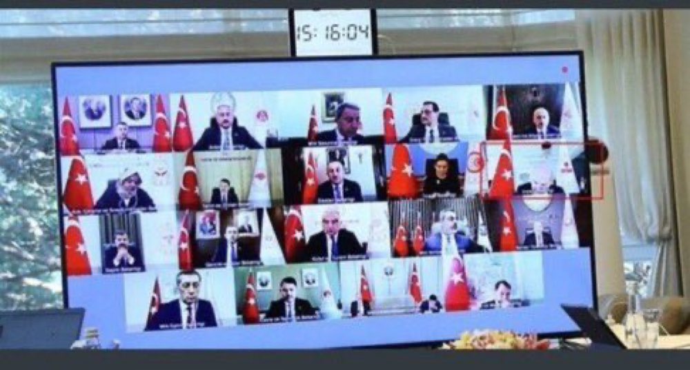 15 kişilik toplantıyı bile online yapan bakanlar,
online platformda yaptıkları toplantı sonucunda okulların yüzyüze olmasına karar verdi...ironik. #SinavVarsaBizYokuz