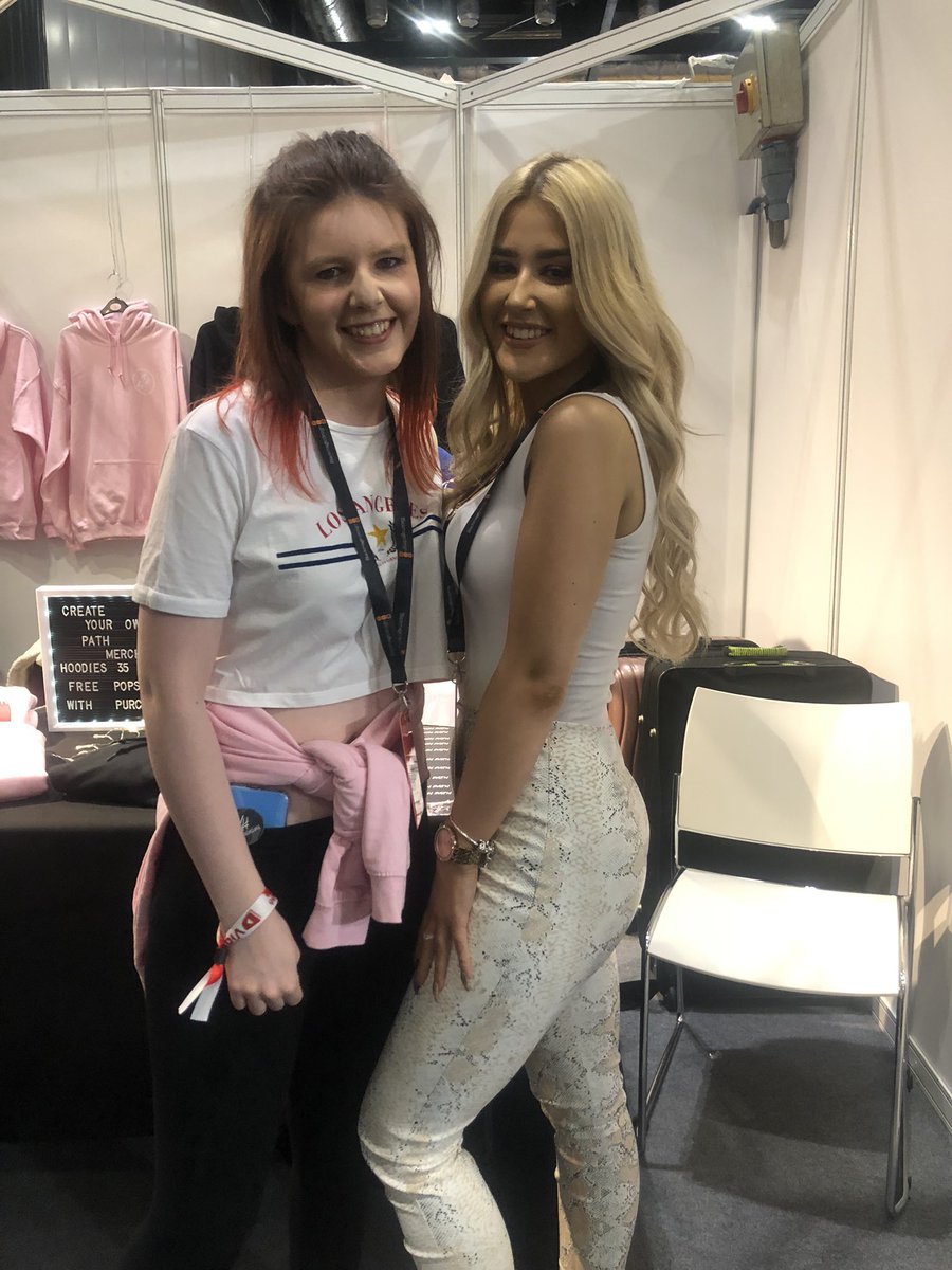It’s been 2 years since I first met <a href="/EllieHinchliff3/">Ellie Hinchliffe</a>! I’m so so so so proud of her💞💞
