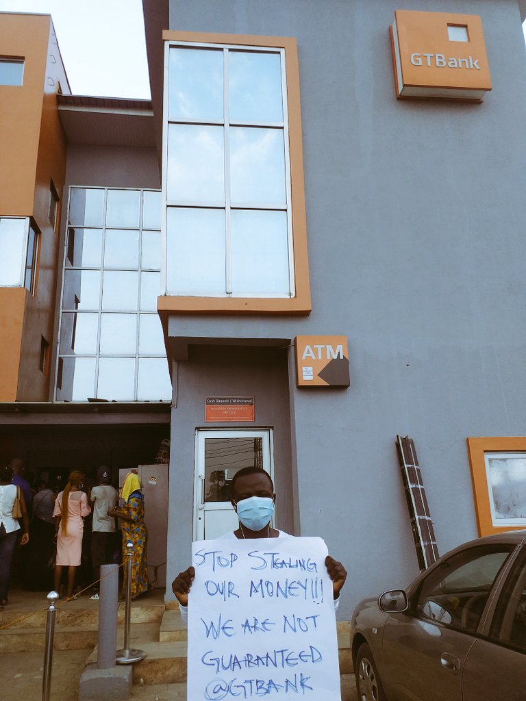SanniOlarotimi's tweet photo. @maxdiwailee I went to protest for my money yesterday, they refunded me today... Try that https://t.co/78K4AU1h6H