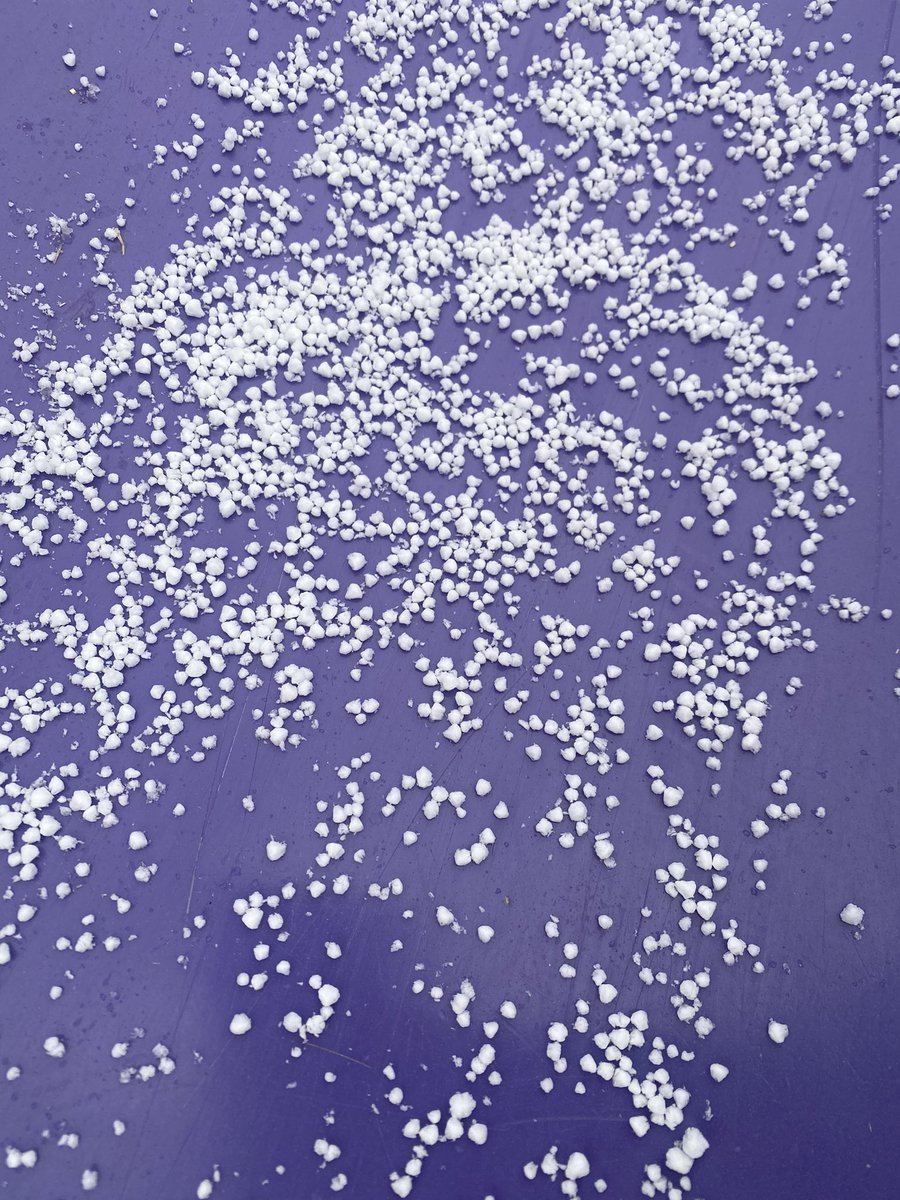 DocWX's tweet image. Can confirm over NW Arvada, @NWSBoulder. #cowx #snowpellets