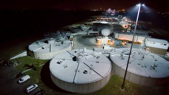KyleSmith_Musco's tweet photo. Facilities of all kinds, from recreational fields to railroads, turn to Musco for lighting solutions. Check out this unique project at the Des Moines Wastewater Reclamation Authority. Efficient LED lighting means lower energy costs without the sacrifice of safety and quality. https://t.co/eIf1BdJa2W