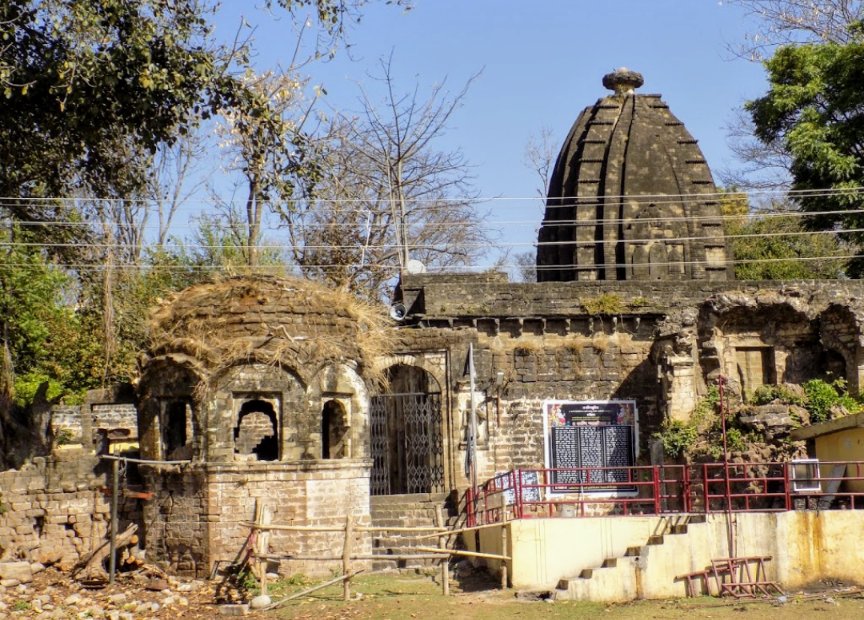 Radha Krishna mandir Asthdahtau murtis of rahda Krishna stolen, now replaced by marvel one