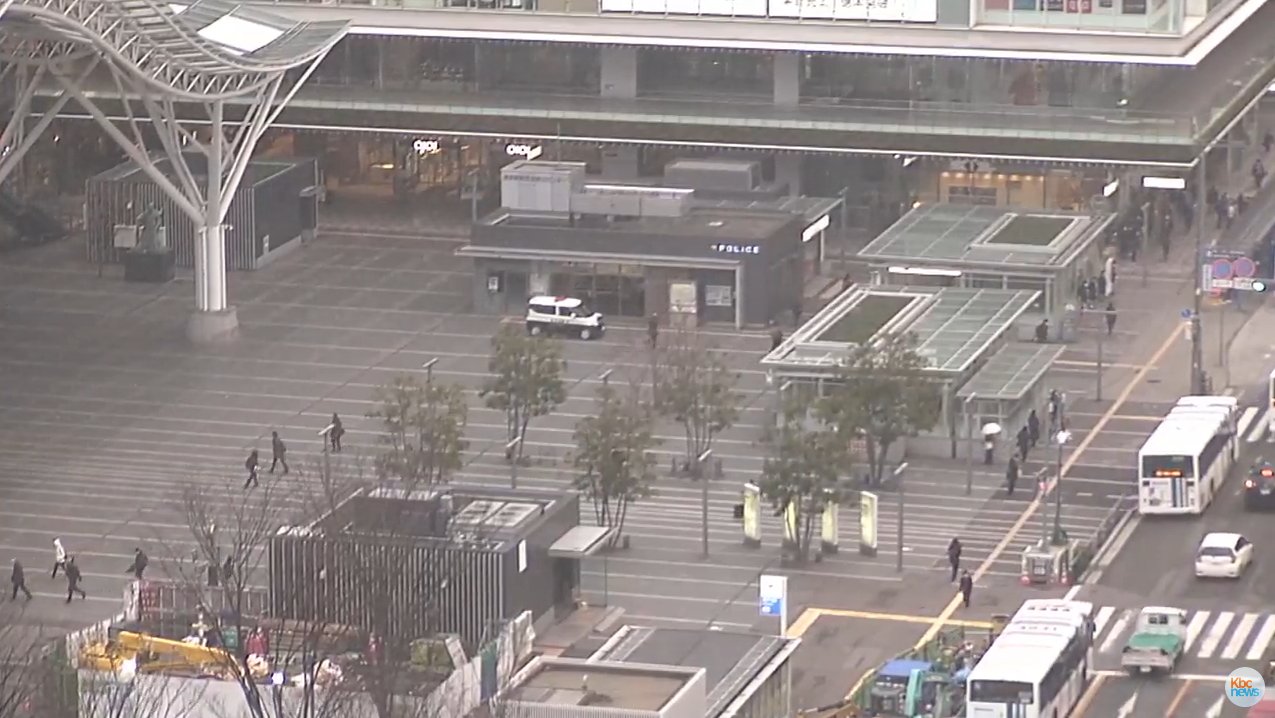 ライブカメラdb 博多駅前も雪が舞っています Kbc博多駅前ライブカメラ 福岡県福岡市博多区 T Co Wx8okivryt 博多 博多駅 ライブカメラ