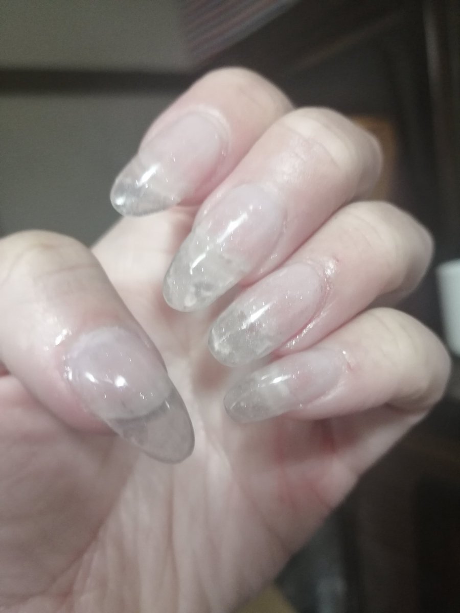 あさまる セルフネイル初心者 ポリジェルで流さだしして こんなに元気になりました 根本とか微妙に汚いですが三回目の挑戦です 補機と自爪育成と長さ出し兼ねました 利き手と逆はやっぱり難しくて厚くなってしまいます