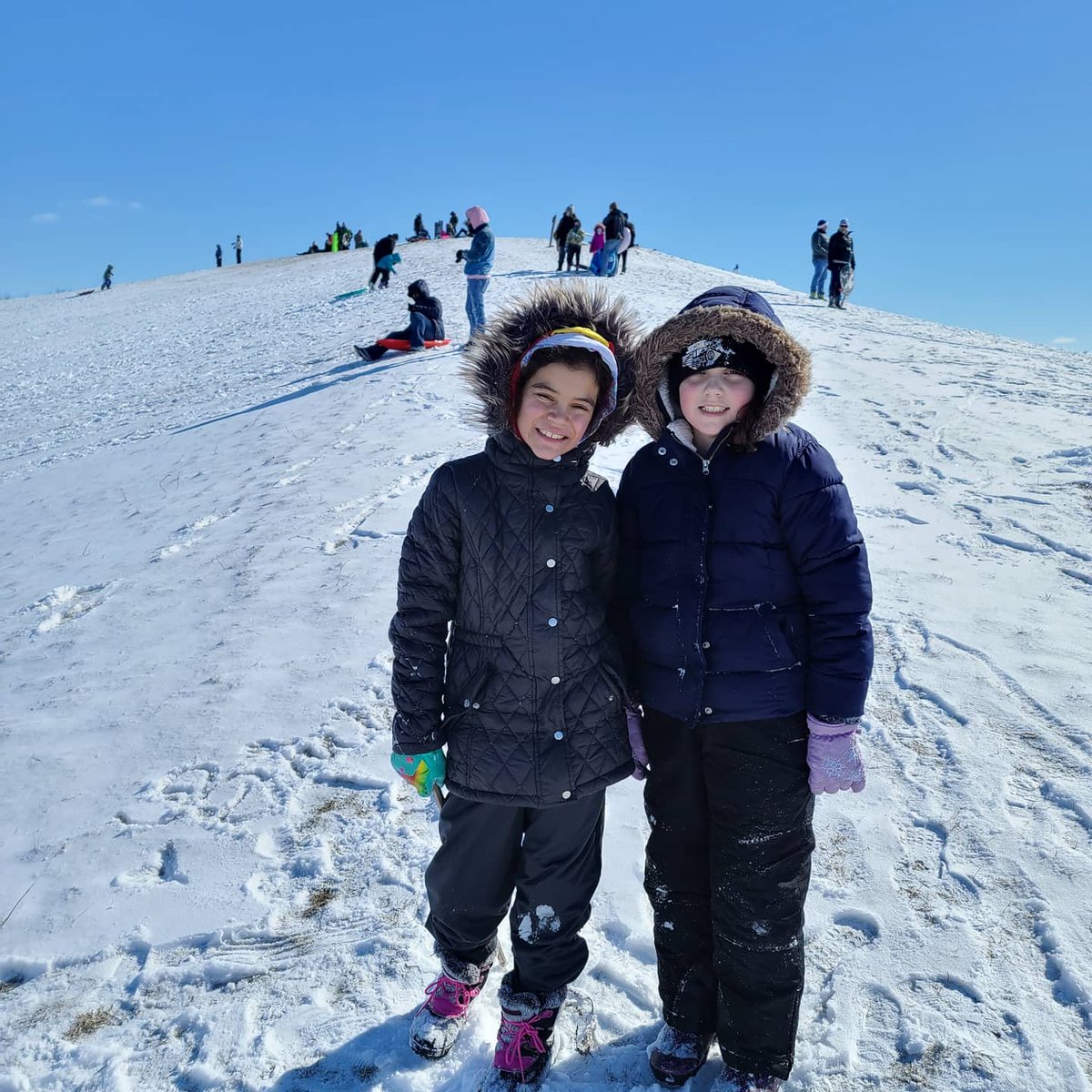 ThompsonMakena's tweet photo. Snow dayz! Hit the slopes with @RileySchell2028 , Britt and Adriana today. #LaterDudes #memories
.
.
@fishersin @fishers_parks #sleeding #FlatForkCreekPark #snowdayz #snowday #besties https://t.co/DxSleQVaWC