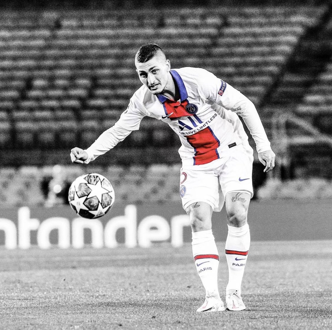 MediaParisien's tweet photo. Verratti qui s'impose petit à petit comme le meilleur milieu du monde, on a vraiment une chance incroyable de l'avoir ❤️ #FCBPSG

@Latefootclub https://t.co/DbuA4r2JRb