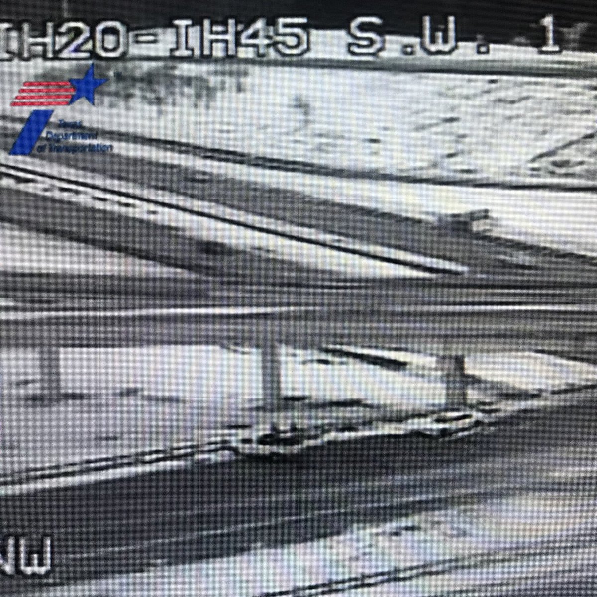 LaurenNevittTV's tweet photo. #Dallas: Car spun out WB 20 @ I-45, blocking the right lane. 
Keep taking it slow out there...road conditions are only going to get worse! #wfaaweather #wfaawinter https://t.co/q1IAz0FDqe
