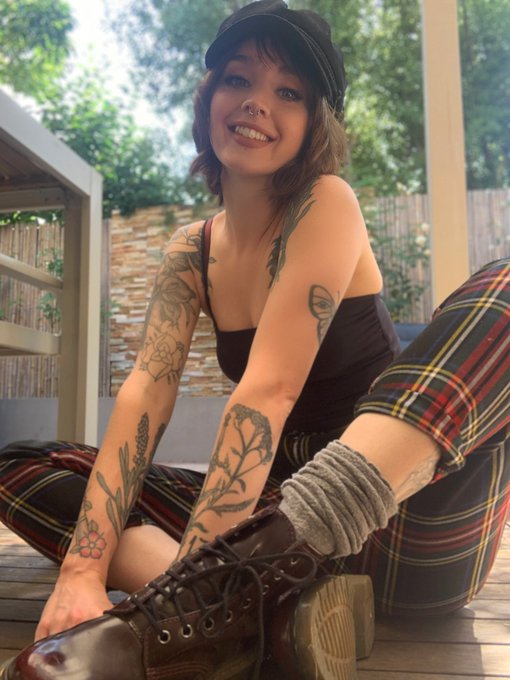 My boots match my knickers 🥰 https://t.co/M7w9AlPwgx