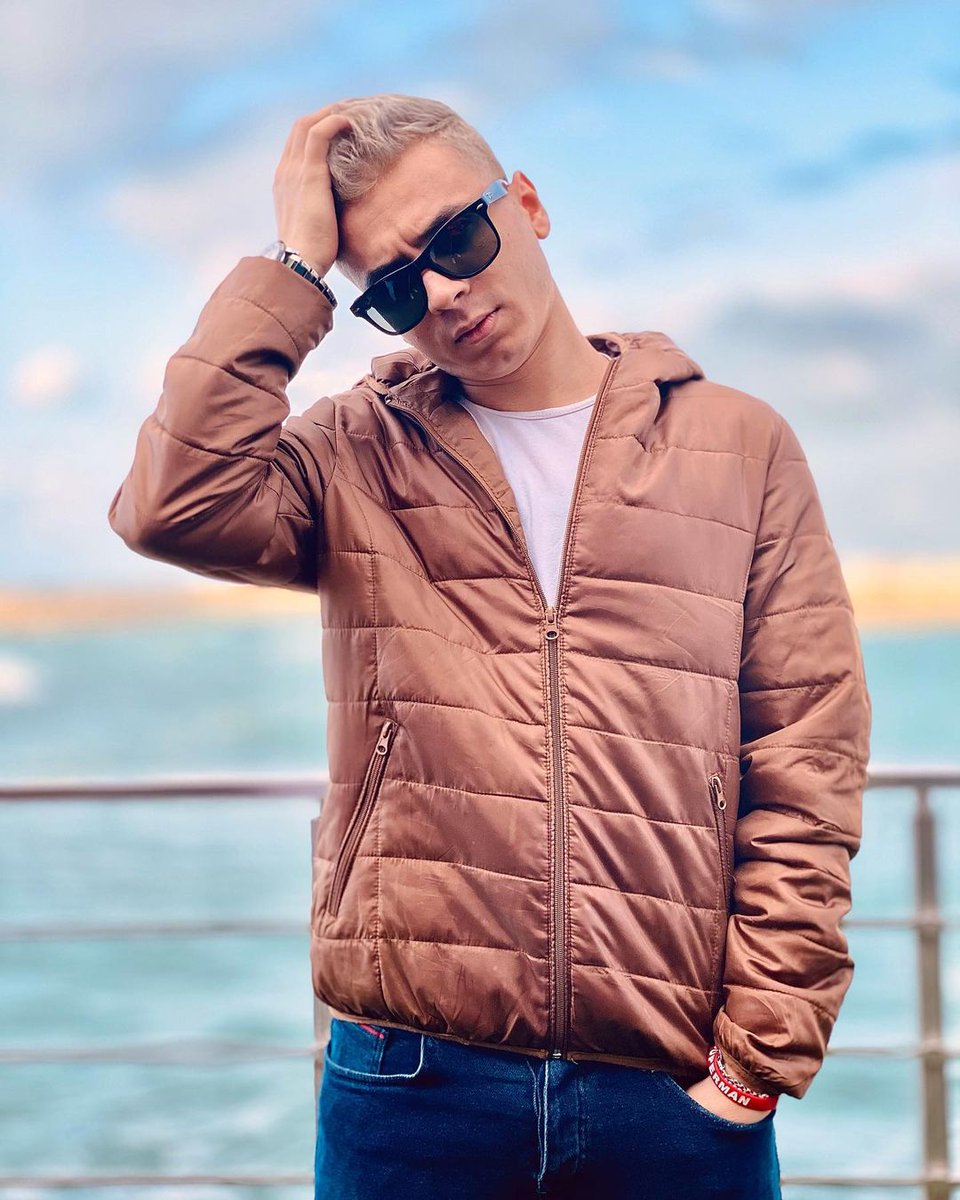 غصب عنك انا فوووق🖤↗️