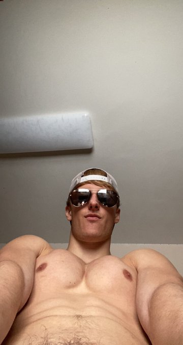 POV I&rsquo;m holding your head down to my Dick 🍆 https://t.co/2JeEYf5e6S