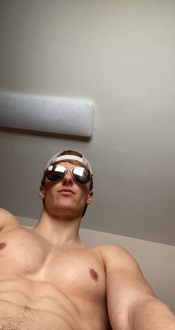 POV I&rsquo;m holding your head down to my Dick 🍆 https://t.co/2JeEYf5e6S