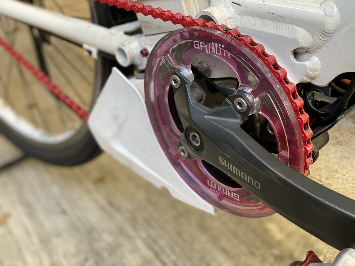 chuokubo1's tweet photo. 朝から出勤(当たり前か普通は)
自転車通勤!ベースはPAS Brace L Special 限定車(写真右)ですがリフレッシュするにはいろいろな部品が特殊すぎて…
今回の目的は内装ギアが壊れたのでリフレッシュすることですがチェーンのほうも薄歯をやめました。色も赤にしてみました。
#beace https://t.co/fQ4ew8QuD8