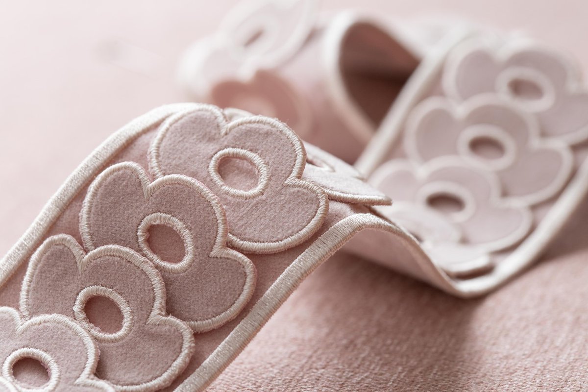 Laser-cut velvet in soft peal pink—dimensional details from a border design by <a href="/rogerpthomas/">Roger Thomas</a> for the new Venezia collection. #samuelandsonsSPRING2021  bit.ly/2NxliaG