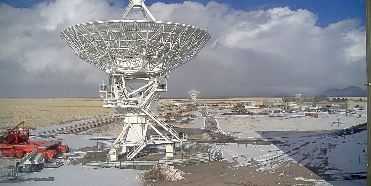 TheNRAO's tweet image. Getting ready for routine maintenance tomorrow. #VeryLargeArray 

public.nrao.edu/vla-webcam/