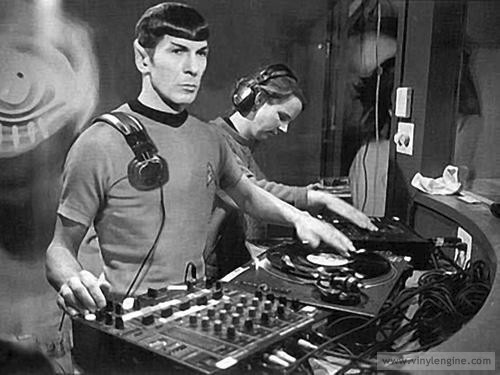 SandraDirkson's tweet photo. #Music: Scratching Music... #DJCali #DrSpock #DJJazzyJeff #WillSmith #DJEquipment #Musicians #MusicProducers #OldSchoolMusic #Scratch #Musicians #Beats #PlayMusic #GoodMusic #Artist #Likee #ArtistOnTwitter #HipHopMusic #hiphophistory #hiphopbeats #EarBuds https://t.co/vLD59THYdf