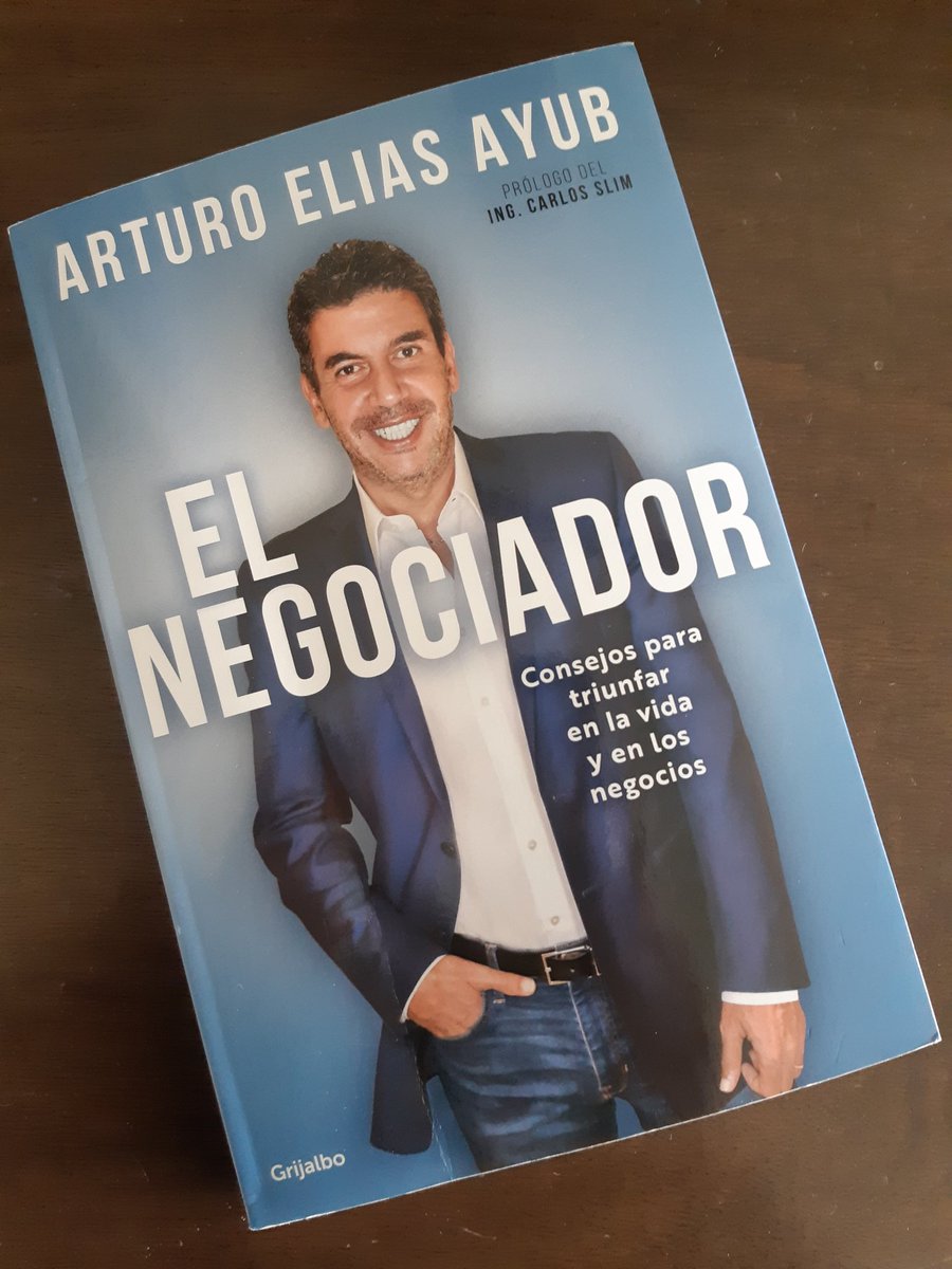 cpopoca's tweet photo. Terminé de leer el libro de @arturoelias y mi hija, de 10 años, buena lectora y con quien pierdo casi todas las negociaciones, me lo pidió para leerlo.

¡Me sentí como dándole armas al enemigo! 🤨 https://t.co/nwAy12uMbr