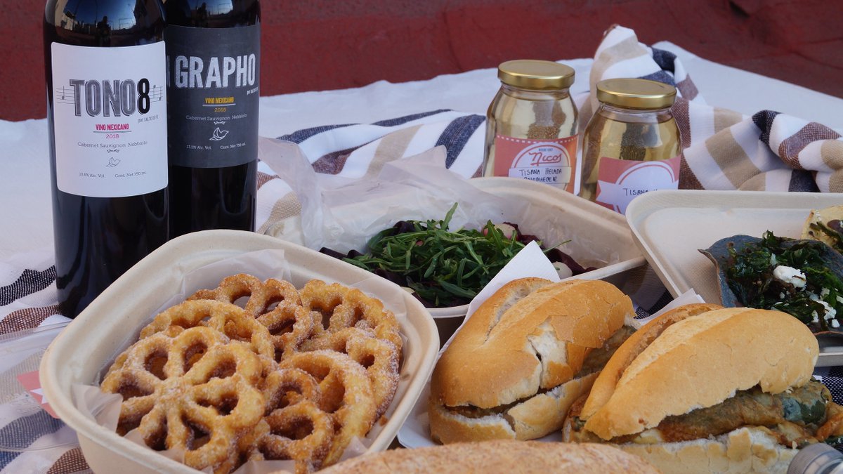 ¡Picnic para dos! Lleva a tu casa, terraza o azotea este picnic especial que hemos preparado con platillos de la casa y vino <a href="/VinosSaltodeFe/">VinosSaltodeFe</a>. 🙌

Compra en línea y recoge en Nicos: nicosmexico.mx/pedidos-en-lin…