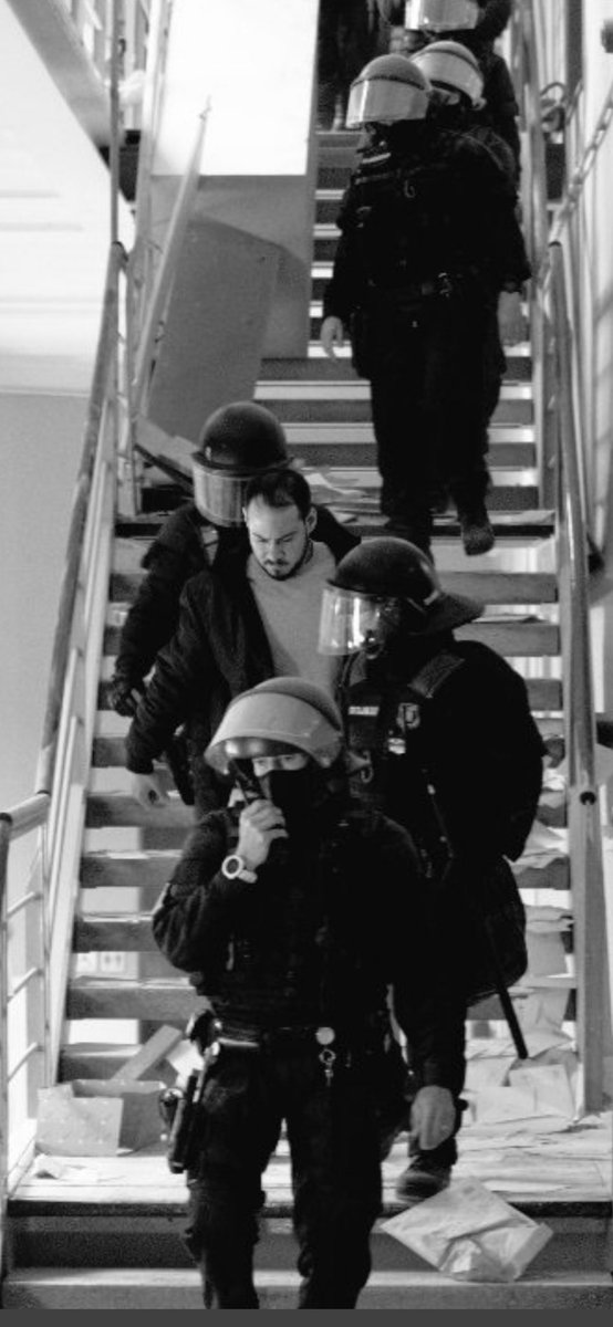 AamerAnwar's tweet image. What did European leaders  say after #CharlieHebdo, why are the hypocrites so silent on the free speech of Catalans? #PabloHasel a rapper imprisoned for criticising the King is treated as a terrorist by Spain #StandUpForCatalonia #PabloHaselLlibertat🎗