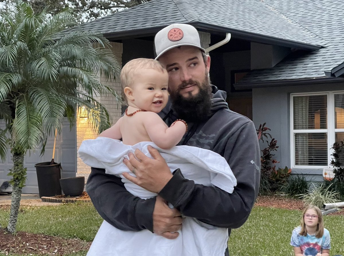 10TampaBay's tweet photo. REUNITED! ❤️ Baby Tinnley is back with her family after their SUV was stolen from a Hillsborough County driveway with her inside. https://t.co/dY8Hc9QVQd

📷: @ChadChronister https://t.co/jkjPJHZ282