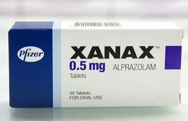 Ксанакс купить в аптеке. Ксанакс Пфайзер. Xanax пачка. Алпразолам xanax. Ксанакс таблеткиалпрозолам.