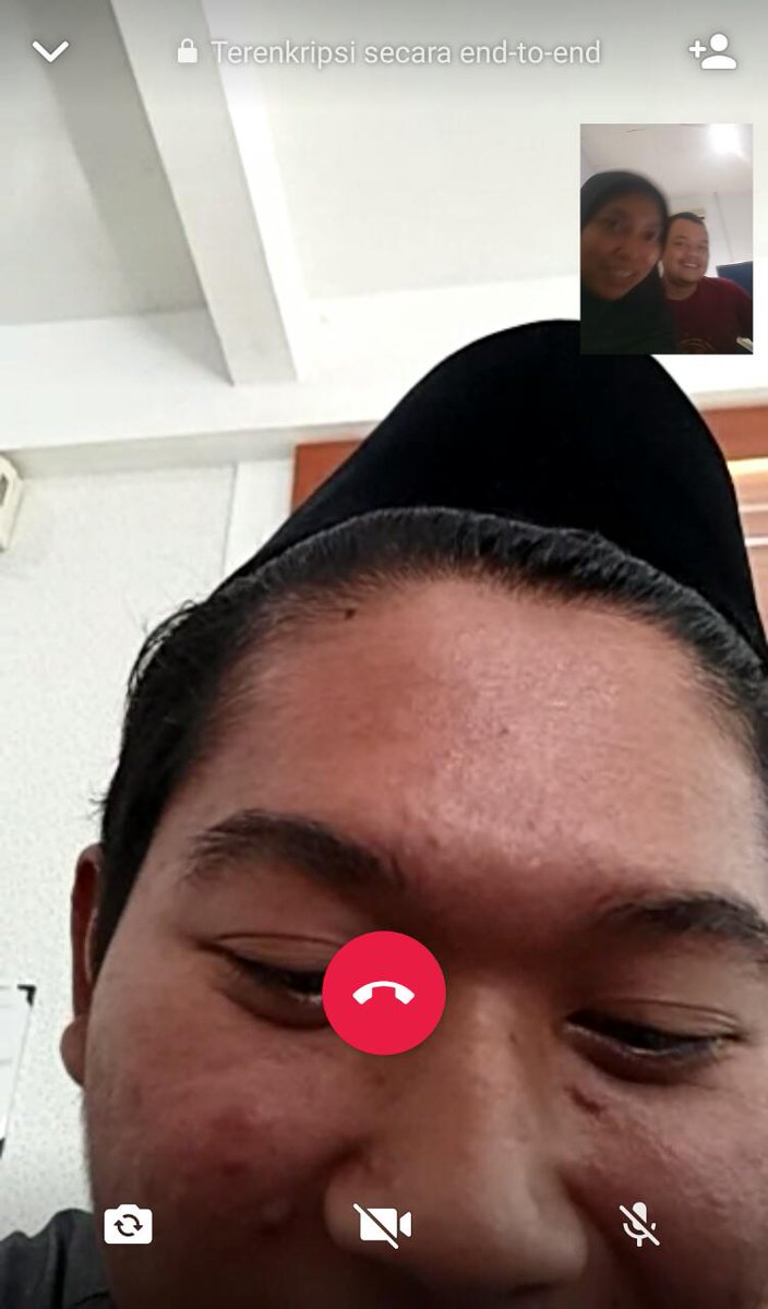 Ini anak² <a href="/BeasiswaPurnama/">Beasiswa Purnama</a> yg sdh lulus S1.
Alhamdulillah mrk sdh bekerja di bidang masing².

Bahagia bs mengantarkan mrk meraih impiannya pny gelar sarjana 😍😍

Kmrn ada yg VC bilang 
"Aku kangen Bpk &amp; Bunda"

Duuh terharu 😭😭