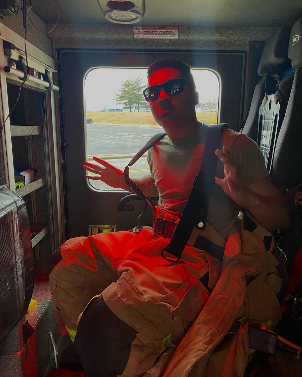 UnexpectedUps's tweet photo. Dee Ragland: Even in fire I’m the coldest ❄️👨🏽🚒 #SupaHot
https://t.co/M0LNrXEh5Q https://t.co/uI5hURBb4e