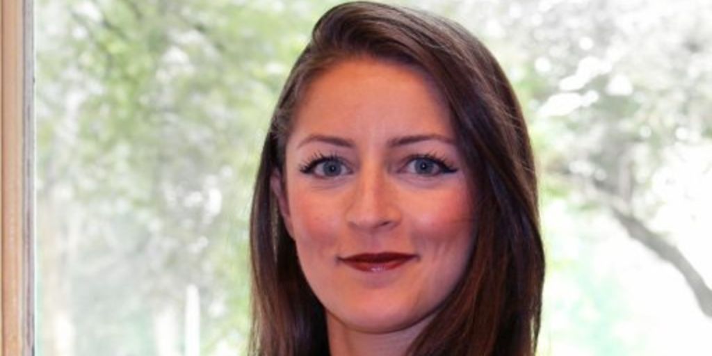 SpeakerWorld's tweet photo. What decisions do we need to take now, to create a future of work that is healthy, compelling and successful? Join @s_akkaouihughes, a world-renowned architect, for a live stream on 24th of February 2021. Register now! https://t.co/3FZLSjuGTc #SALiveTalks #FutureOfWork https://t.co/MfKhWsS03N