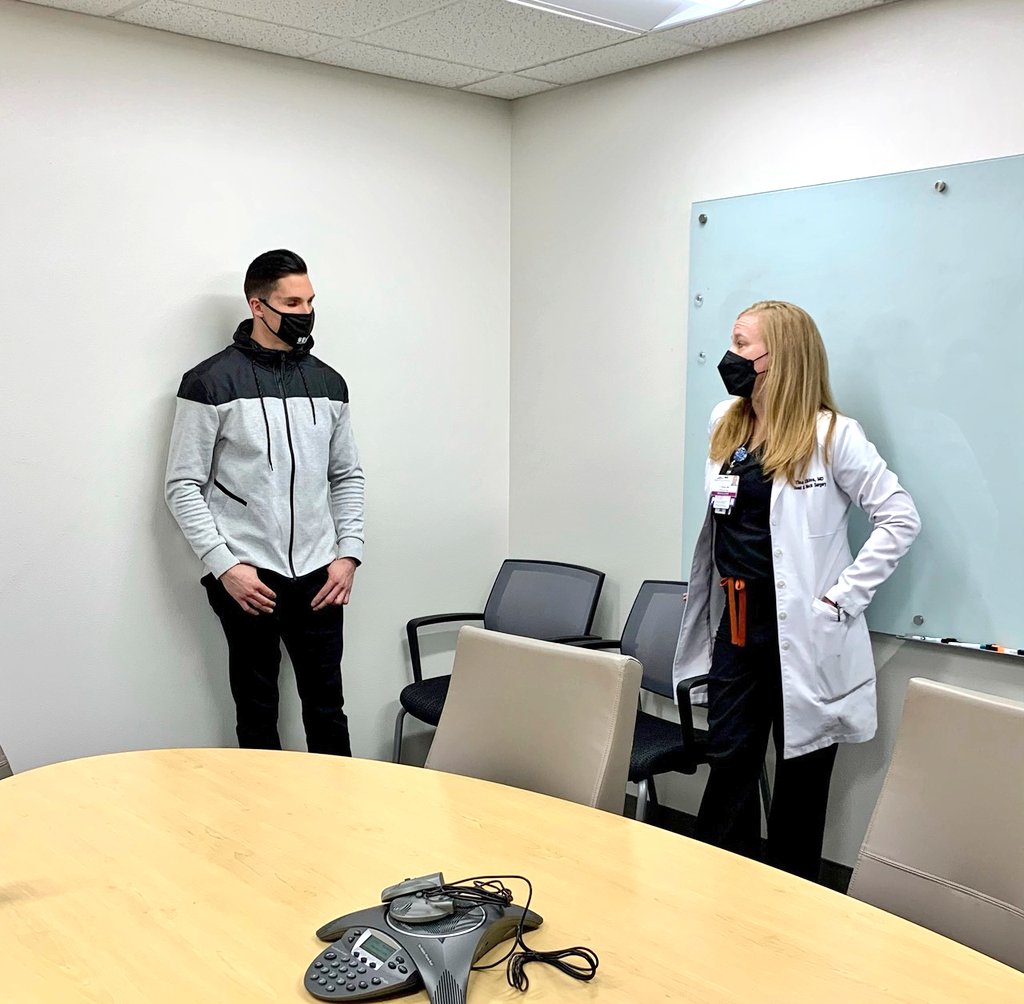 UNLV_ENT's tweet photo. Our residents and Dr. Tina Elkins with Drew Robinson. https://t.co/FkvDS6esUz