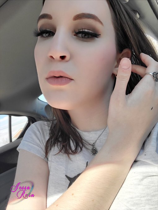 How&rsquo;s my makeup? https://t.co/ppAXfG3eo1 💕 https://t.co/0uWcciaZKP<a href="/tag/selfiemuseum"class="tags"><span>#selfiemuseum</span></a>