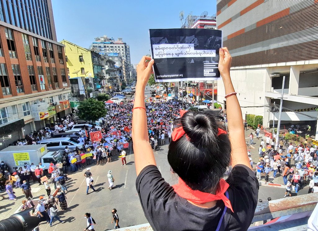 Myanmar Military Criminals Gang must be dismantled. 
မြန်မာစစ်ရာဇ၀တ်ဂိုဏ်းကို မဖြစ်မနေ ဖျက်သိမ်းပစ်ရပါမယ်။ 

#WhatsHappeningInMyanmar
