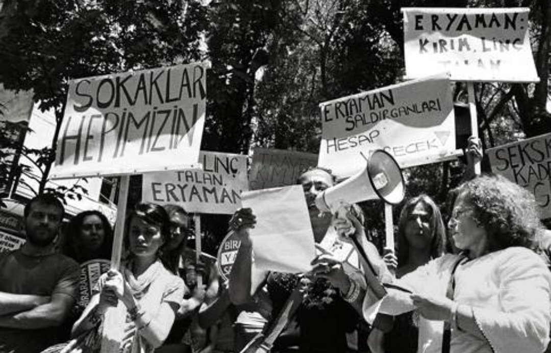 Trans cinayetleri politiktir!

2006 Nisan ayında Ankara'nın Eryaman semtinde başlayıp Esat'a sıçrayan, translara karşı işlenen nefret suçlarını #zamanabırakmıyoruz.

Eryaman-Esat davası, bugün 11:30’da Ankara 30 Ağır Ceza Mahkemesi’nde görülecek.

Katledilen translar isyanımızdır