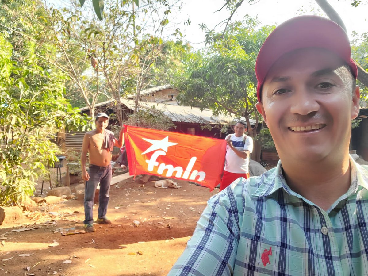 AlcaldeBoanerge's tweet photo. #Jucuarán 

Asi de especial es el cariño y respaldo que muestran los pobladores de la comunidad Espiritud Santo y La Cabaña hacia este servidor. Gracias por este fraterno recibimiento. ✌️🚩

#JucuaránAvanza
#BoanergeCarranza https://t.co/O4BejeV3IP