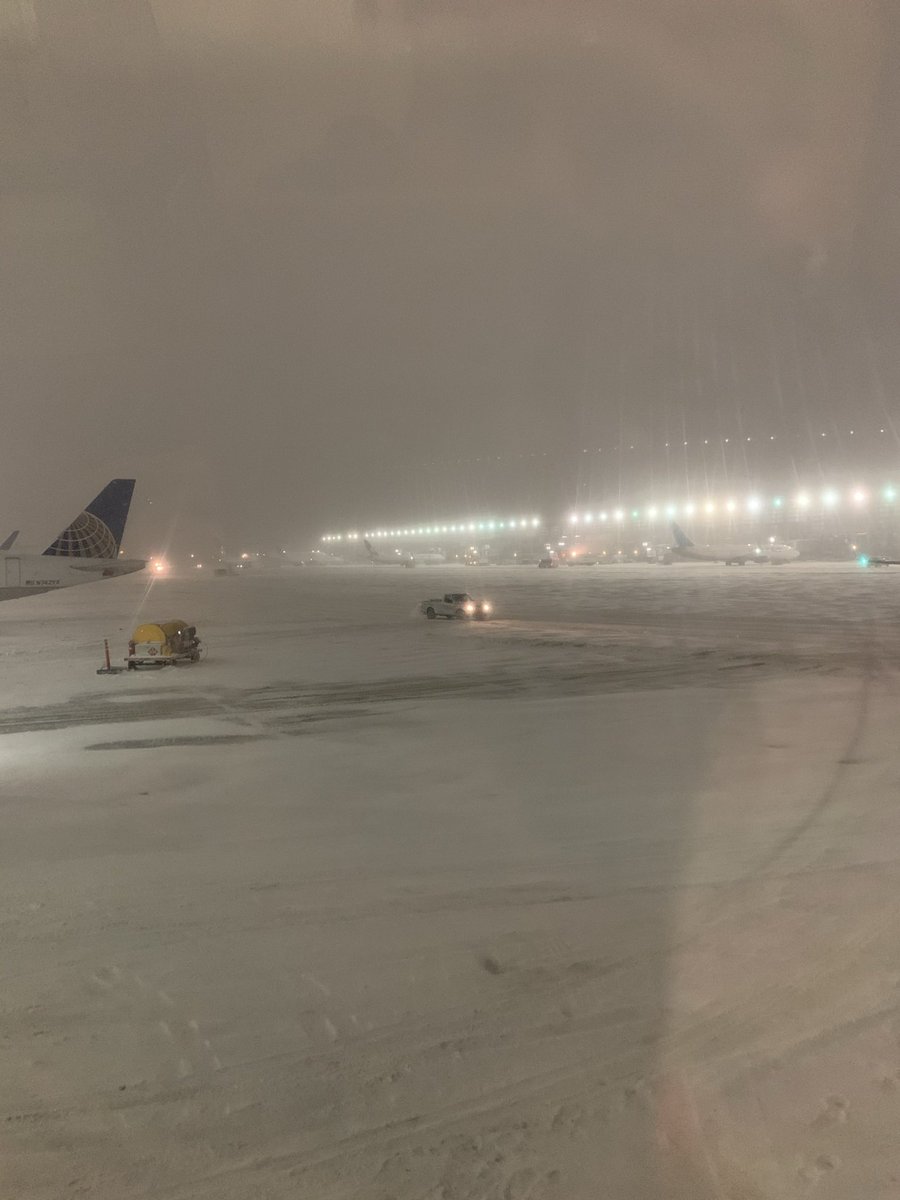 _Prisssay's tweet photo. @TommyLeighJr Yep. Landed &amp; took off from there last night. Was in amazement. https://t.co/Ubf60NPWH6