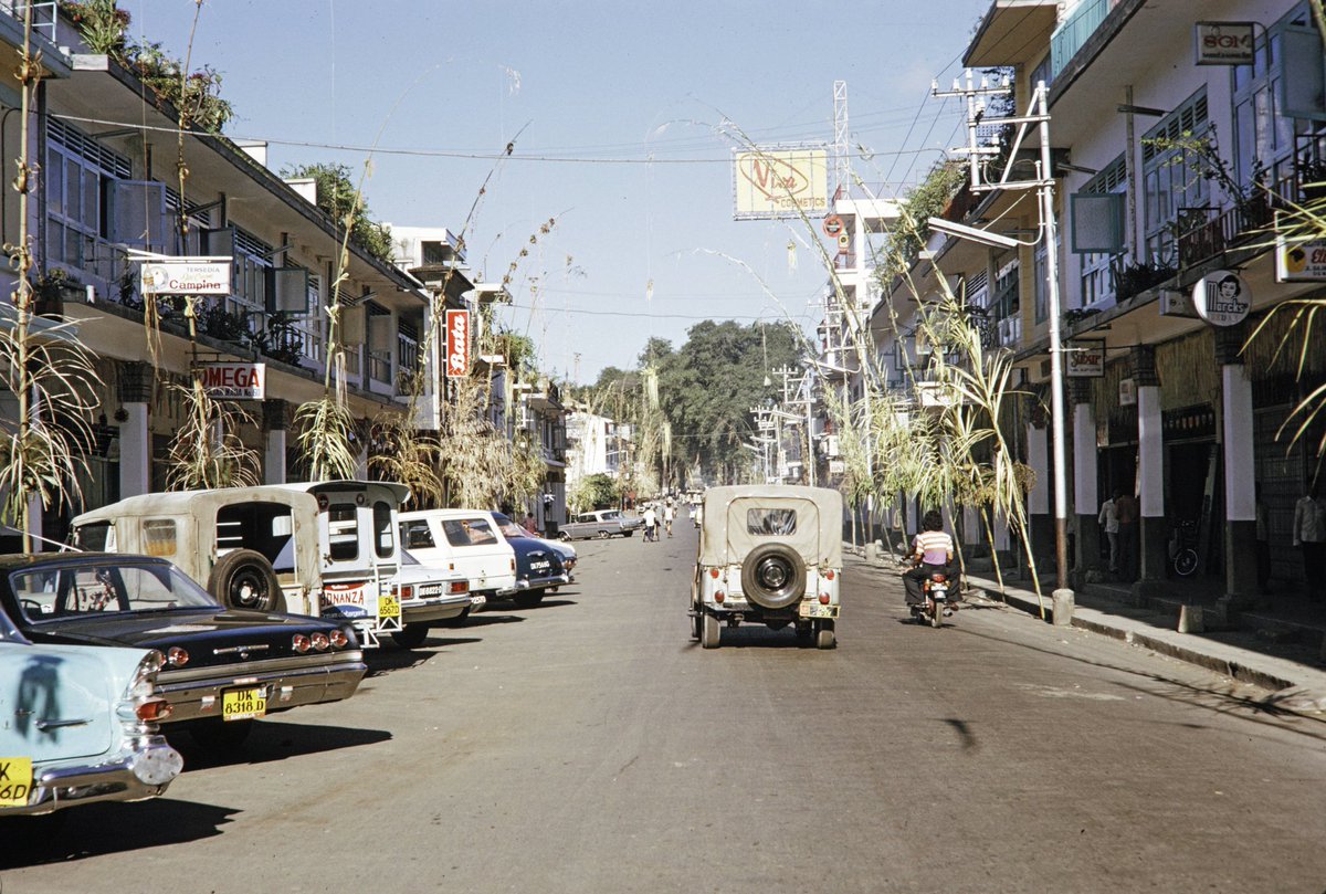 Suasana jalan di Denpasar, Bali, sekitar tahun 1970-an
📸 By University of Wisconsin Milwaukee Libraries