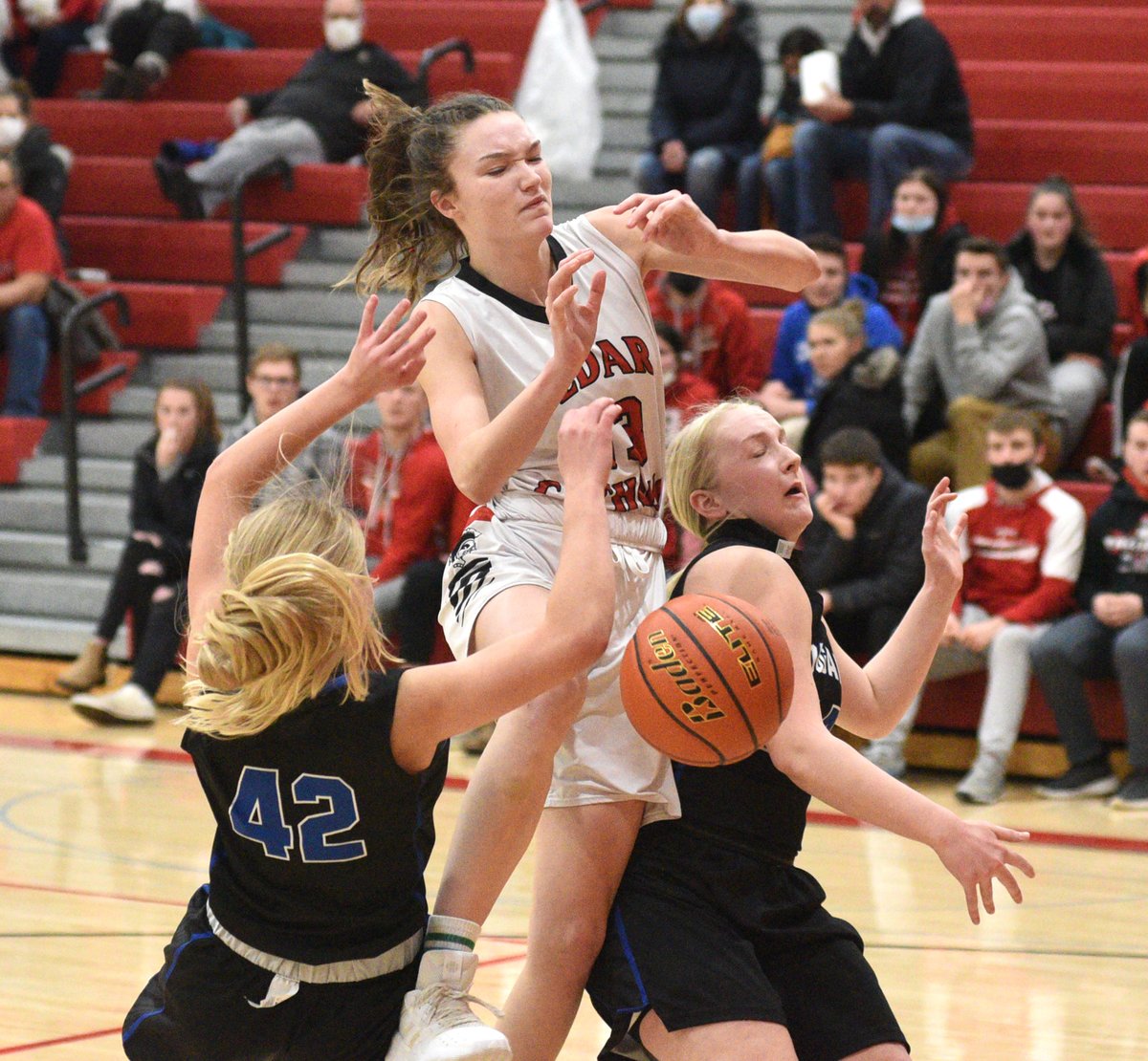 More from across the border in Nebraska, where the Hartington Cedar Catholic girls beat Niobrara-Verdigre #nebpreps