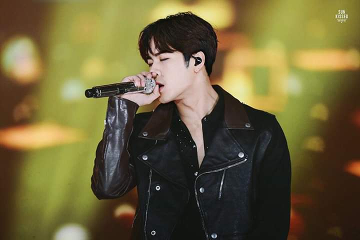 DheiWang's tweet photo. @SteedmanKendra @JacksonWang852 @teamwangofcl I really love photos of him whenever he's singing or rapping couse he looks so pasionate and happy that he's doing what he truly love😍 Jackson is my ultimate bias so I'll be really grateful if i won this GA ! Thankyou so much😘😇 https://t.co/qdmD49uh06