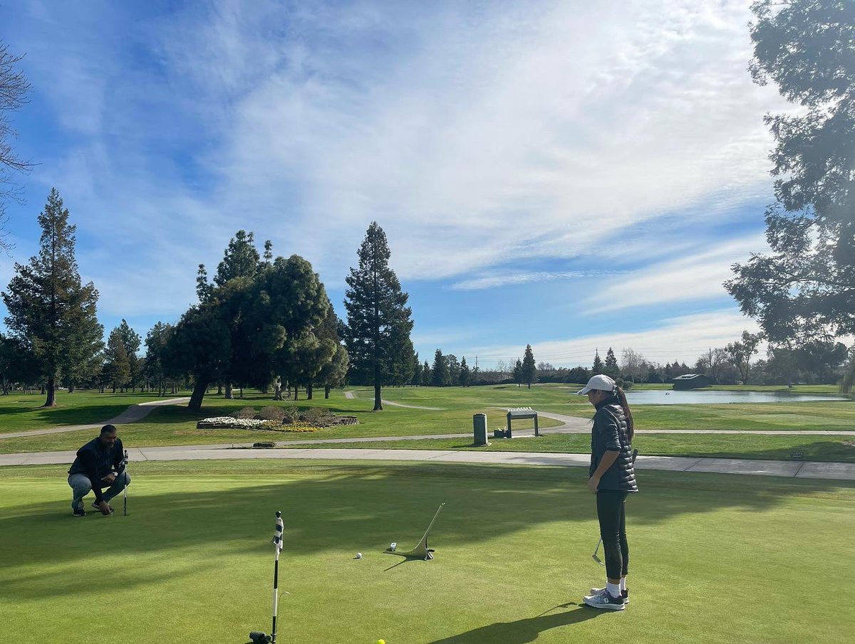 MikuniTaro's tweet image. Todd, the only #PGA instructor in NorCal who has the #Quintic technology was right!👍🏻 “Feel” &amp;amp; “Real” are different. I asked him to help Sakura (11) but found out that I needed more help than her... 😅 #PuttingLesson #HeadPro #ValleyHi #MyFriend #quinticgolf ⛳️